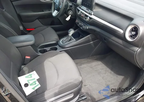 2021 Kia Forte Lxs z USA, uszkodzony, nr VIN 3KPF24AD1ME359044